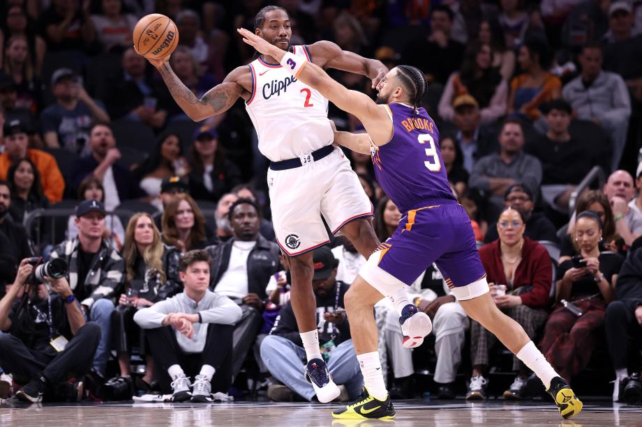 体育娱乐-莱昂纳德25+8祖巴茨14+20 快船终结太阳3连胜