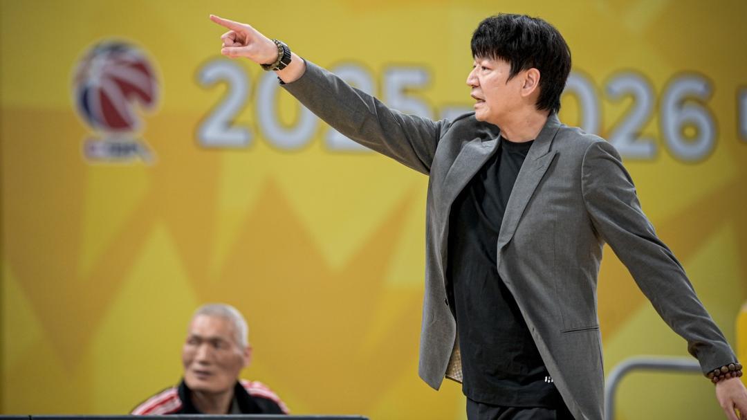体育娱乐-拼到了最后一刻！高速男篮79：84惜败上海，系列赛0：1落后